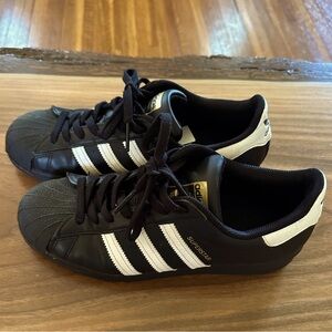 Adidas Superstar sneakers. Men’s size 9.